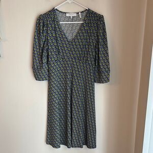 Lark & Ro. women’s  Blue and Yellow Floral short sleeve v-neck feminine Dress 10